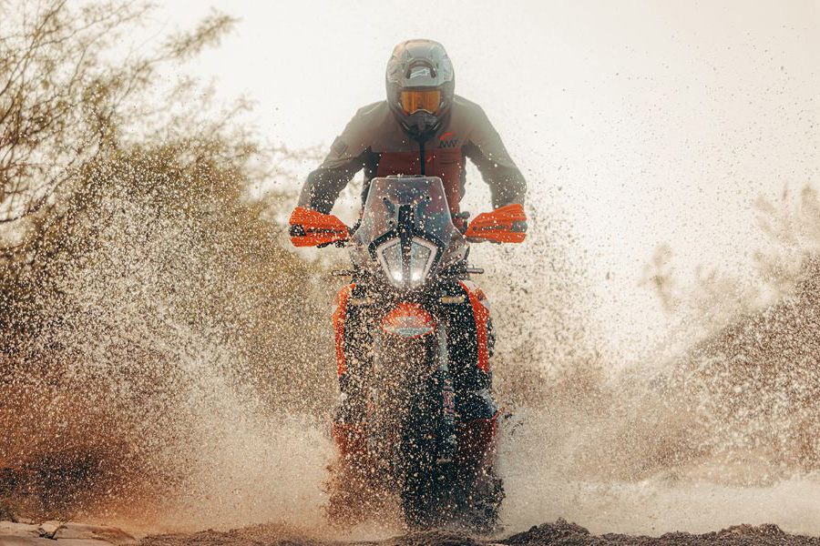 alpinestars_tech_7_enduro_boots_reimann_water_splash