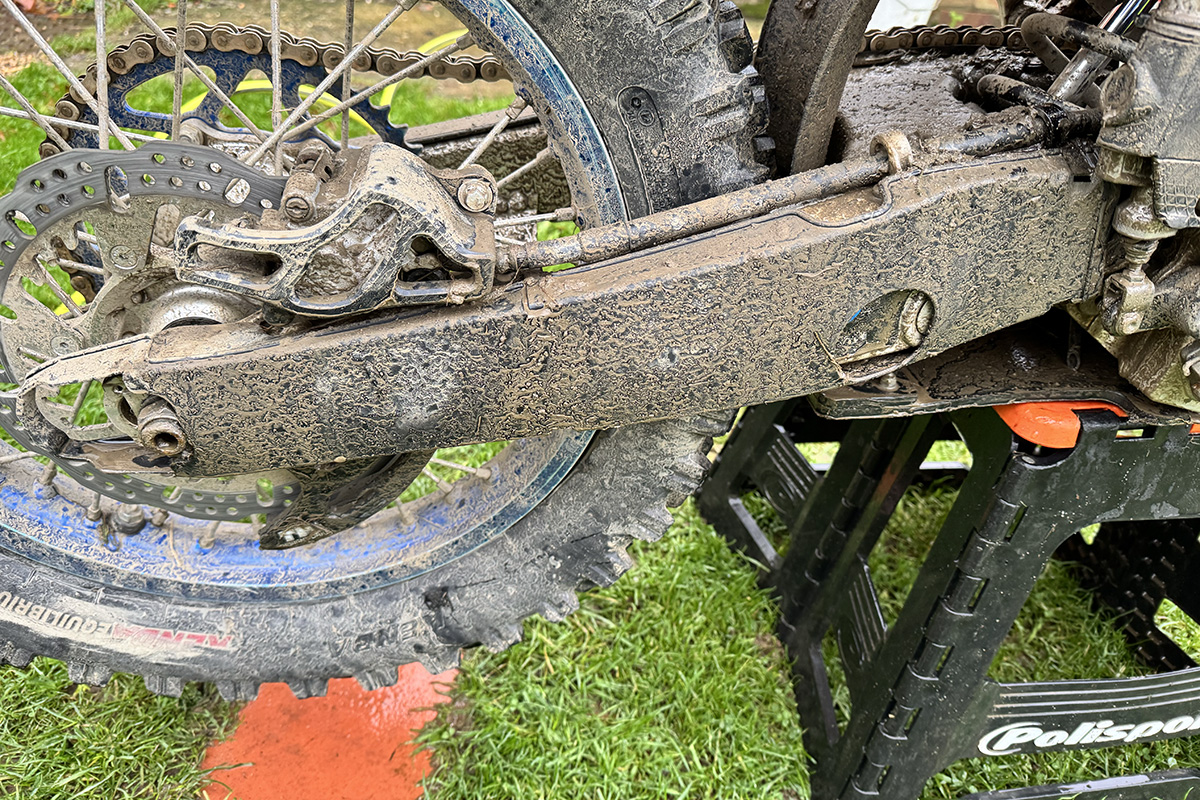 swingarm_protector_feature_img_1598