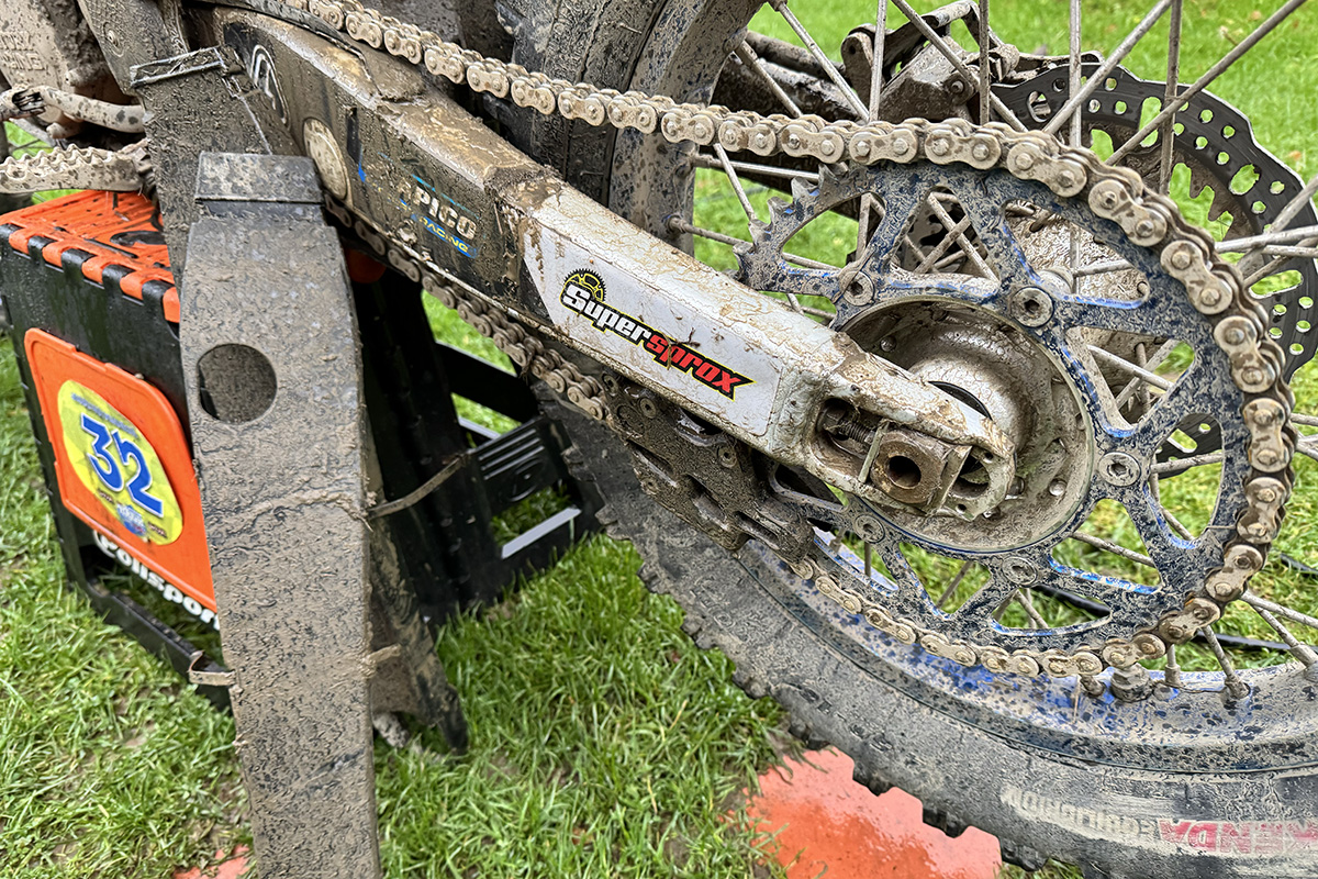 swingarm_protector_feature_img_1601